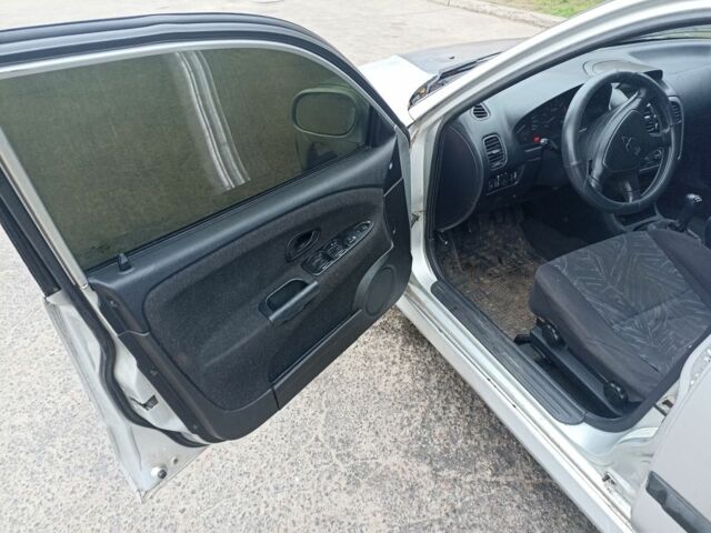 Сірий Міцубісі Харизма, об'ємом двигуна 1.8 л та пробігом 371 тис. км за 2200 $, фото 4 на Automoto.ua