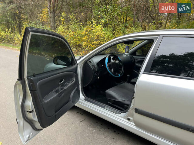 Серый Мицубиси Харизма, объемом двигателя 1.6 л и пробегом 178 тыс. км за 3200 $, фото 3 на Automoto.ua