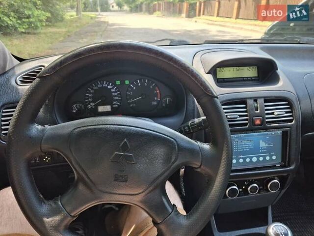 Сірий Міцубісі Харизма, об'ємом двигуна 1.6 л та пробігом 342 тис. км за 3200 $, фото 10 на Automoto.ua