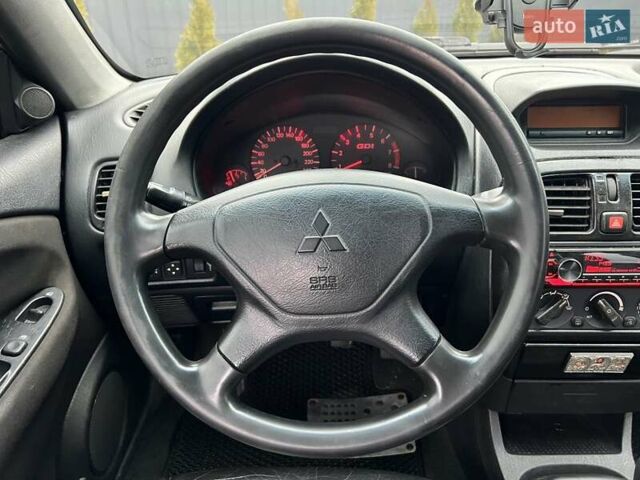 Серый Мицубиси Харизма, объемом двигателя 1.83 л и пробегом 326 тыс. км за 3400 $, фото 12 на Automoto.ua