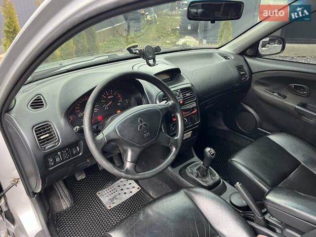 Серый Мицубиси Харизма, объемом двигателя 1.83 л и пробегом 326 тыс. км за 3400 $, фото 10 на Automoto.ua