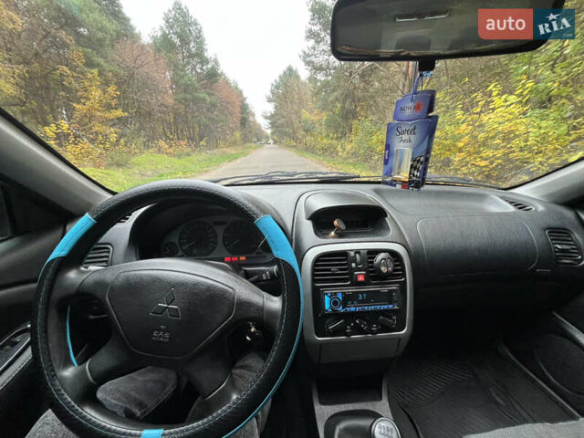 Серый Мицубиси Харизма, объемом двигателя 1.6 л и пробегом 178 тыс. км за 3200 $, фото 10 на Automoto.ua