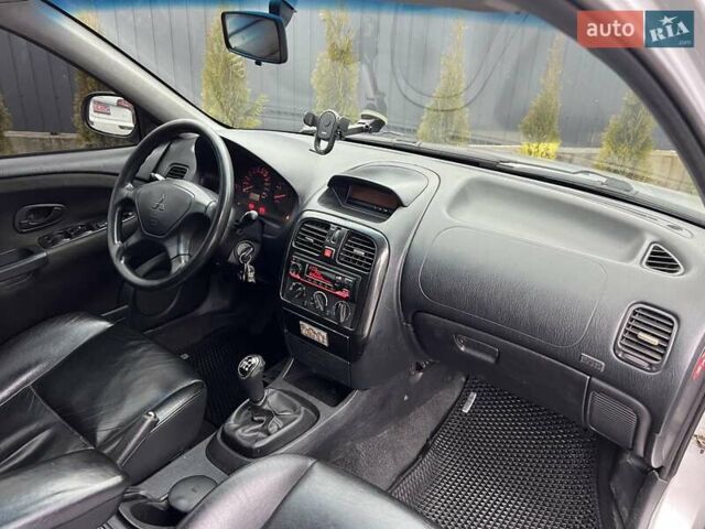 Серый Мицубиси Харизма, объемом двигателя 1.83 л и пробегом 326 тыс. км за 3400 $, фото 15 на Automoto.ua