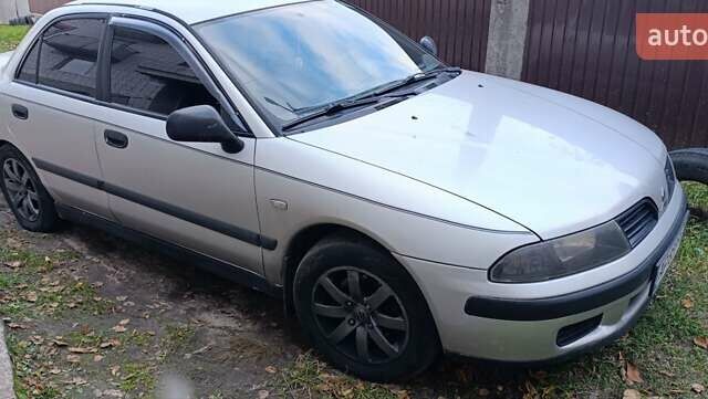 Серый Мицубиси Харизма, объемом двигателя 1.6 л и пробегом 226 тыс. км за 3000 $, фото 1 на Automoto.ua