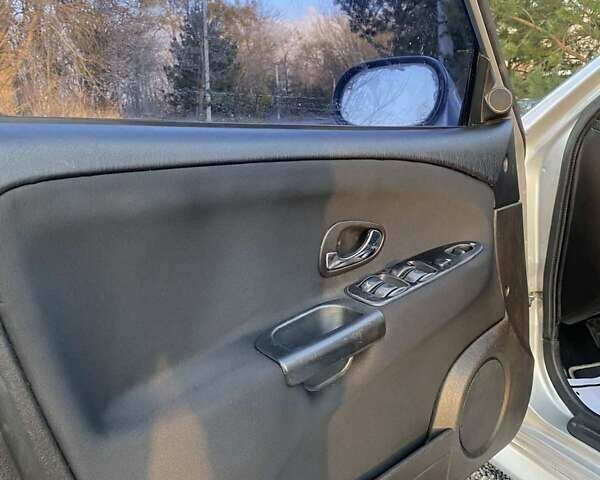 Сірий Міцубісі Харизма, об'ємом двигуна 1.83 л та пробігом 325 тис. км за 3000 $, фото 19 на Automoto.ua