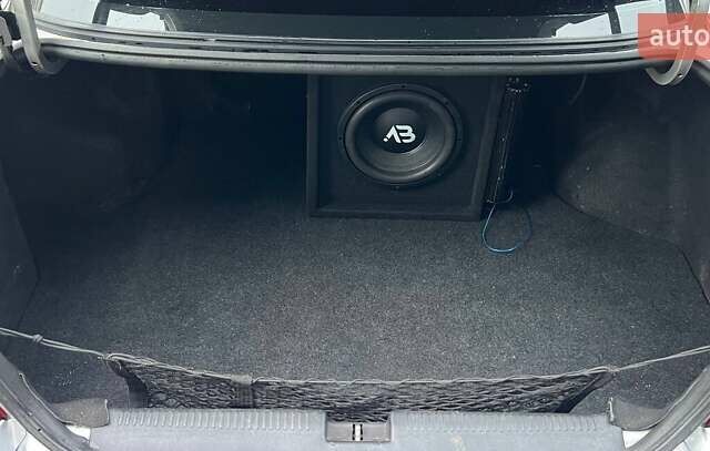 Серый Мицубиси Харизма, объемом двигателя 1.83 л и пробегом 326 тыс. км за 3400 $, фото 8 на Automoto.ua