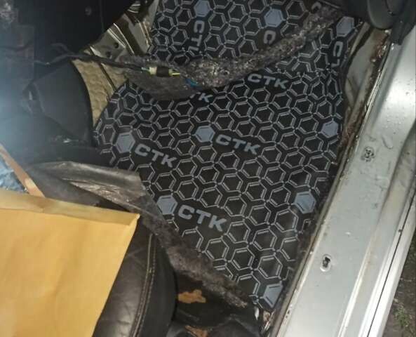 Сірий Міцубісі Харизма, об'ємом двигуна 1.6 л та пробігом 342 тис. км за 3200 $, фото 39 на Automoto.ua