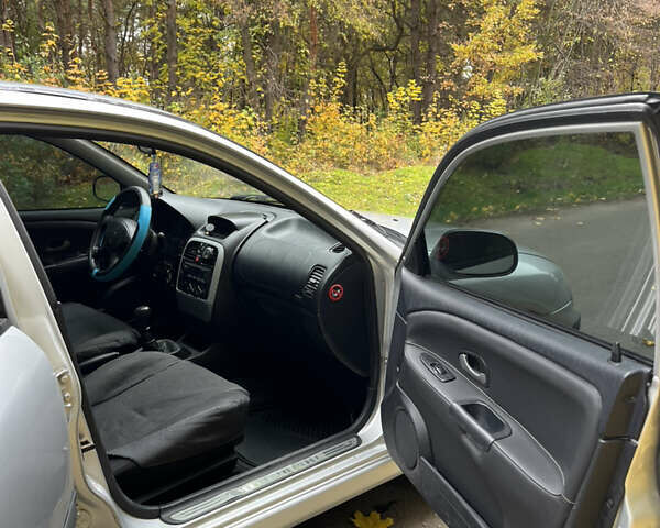 Серый Мицубиси Харизма, объемом двигателя 1.6 л и пробегом 178 тыс. км за 3200 $, фото 8 на Automoto.ua