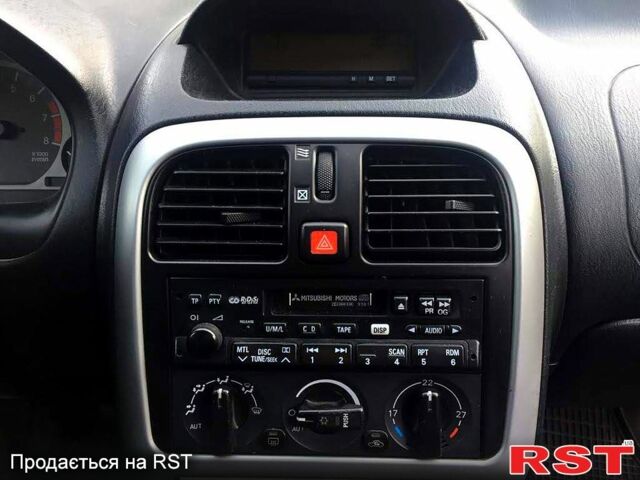 Серый Мицубиси Харизма, объемом двигателя 1.6 л и пробегом 310 тыс. км за 2150 $, фото 4 на Automoto.ua