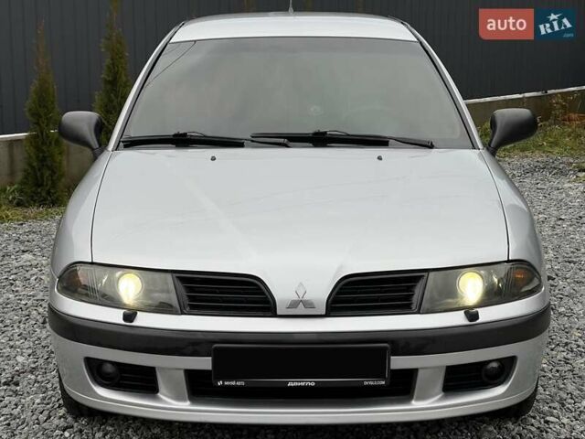 Серый Мицубиси Харизма, объемом двигателя 1.83 л и пробегом 326 тыс. км за 3400 $, фото 1 на Automoto.ua