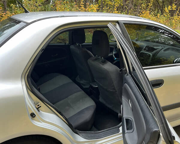 Серый Мицубиси Харизма, объемом двигателя 1.6 л и пробегом 178 тыс. км за 3200 $, фото 7 на Automoto.ua