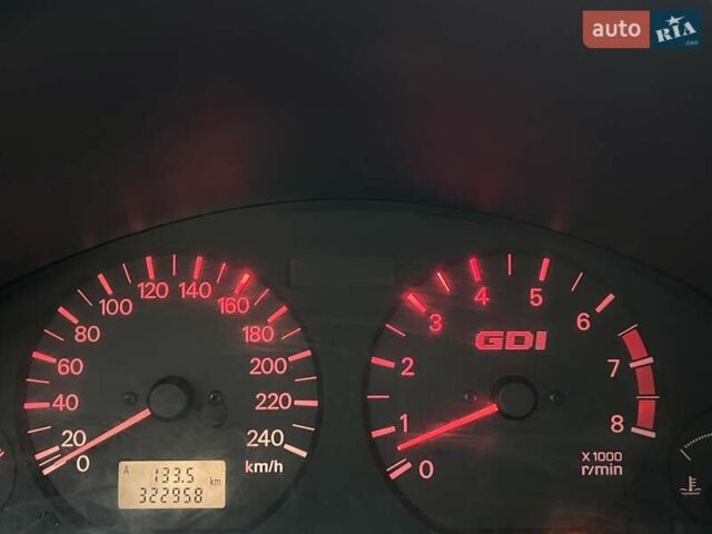 Серый Мицубиси Харизма, объемом двигателя 1.83 л и пробегом 326 тыс. км за 3400 $, фото 13 на Automoto.ua