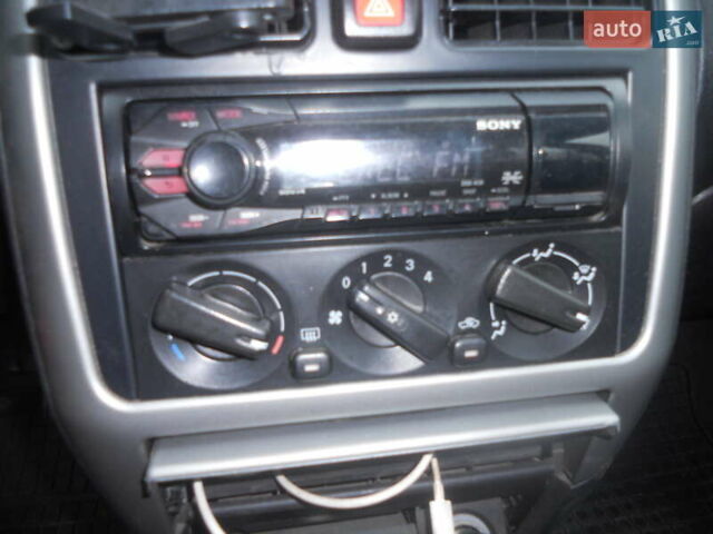 Сірий Міцубісі Харизма, об'ємом двигуна 1.6 л та пробігом 275 тис. км за 2450 $, фото 17 на Automoto.ua