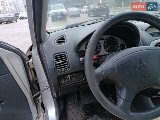 Сірий Міцубісі Харизма, об'ємом двигуна 1.6 л та пробігом 212 тис. км за 3700 $, фото 4 на Automoto.ua