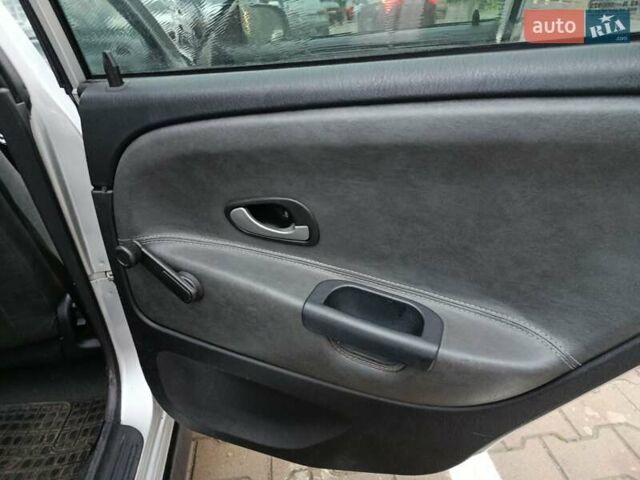 Сірий Міцубісі Харизма, об'ємом двигуна 1.6 л та пробігом 212 тис. км за 3700 $, фото 15 на Automoto.ua