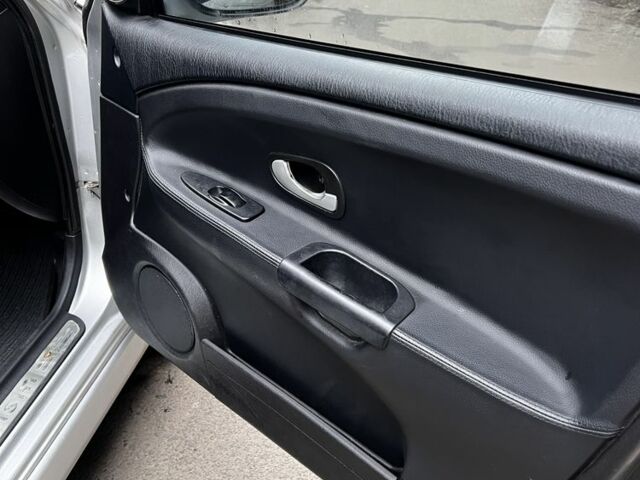 Сірий Міцубісі Харизма, об'ємом двигуна 1.6 л та пробігом 262 тис. км за 3700 $, фото 7 на Automoto.ua