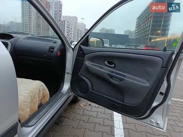 Сірий Міцубісі Харизма, об'ємом двигуна 1.6 л та пробігом 212 тис. км за 3700 $, фото 14 на Automoto.ua