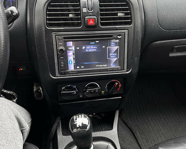 Серый Мицубиси Харизма, объемом двигателя 1.6 л и пробегом 267 тыс. км за 3700 $, фото 15 на Automoto.ua