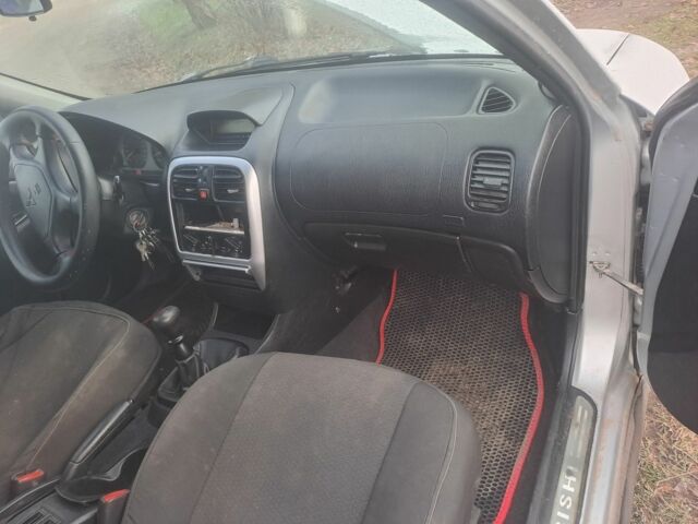 Серый Мицубиси Харизма, объемом двигателя 0 л и пробегом 333 тыс. км за 2700 $, фото 6 на Automoto.ua