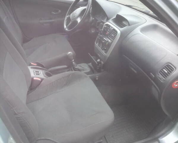 Сірий Міцубісі Харизма, об'ємом двигуна 1.6 л та пробігом 275 тис. км за 2450 $, фото 4 на Automoto.ua