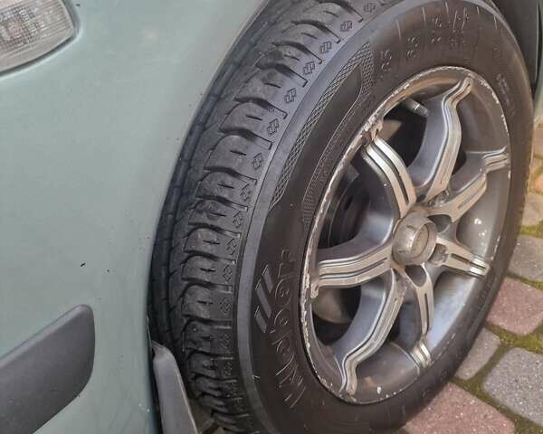 Серый Мицубиси Харизма, объемом двигателя 1.6 л и пробегом 286 тыс. км за 4800 $, фото 12 на Automoto.ua