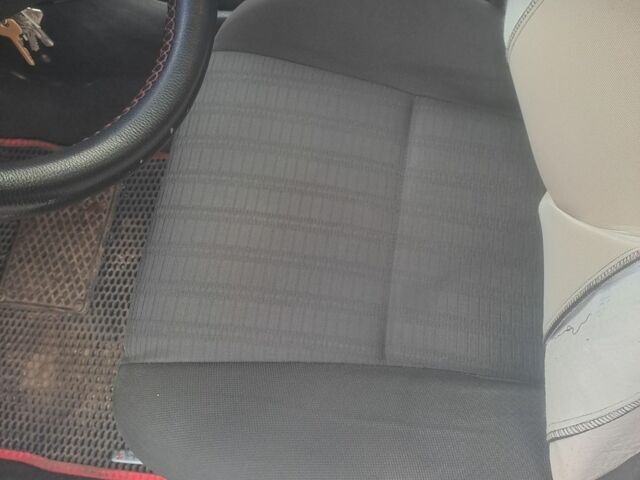 Серый Мицубиси Харизма, объемом двигателя 0 л и пробегом 333 тыс. км за 2700 $, фото 9 на Automoto.ua