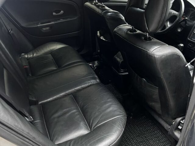 Сірий Міцубісі Харизма, об'ємом двигуна 1.6 л та пробігом 262 тис. км за 3700 $, фото 8 на Automoto.ua