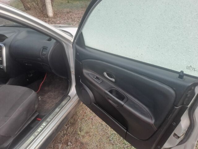 Серый Мицубиси Харизма, объемом двигателя 0 л и пробегом 333 тыс. км за 2700 $, фото 5 на Automoto.ua