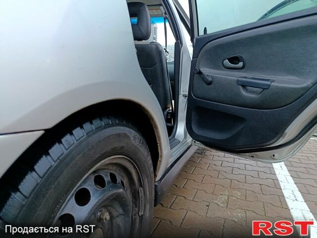 Серый Мицубиси Харизма, объемом двигателя 1.6 л и пробегом 212 тыс. км за 3700 $, фото 10 на Automoto.ua