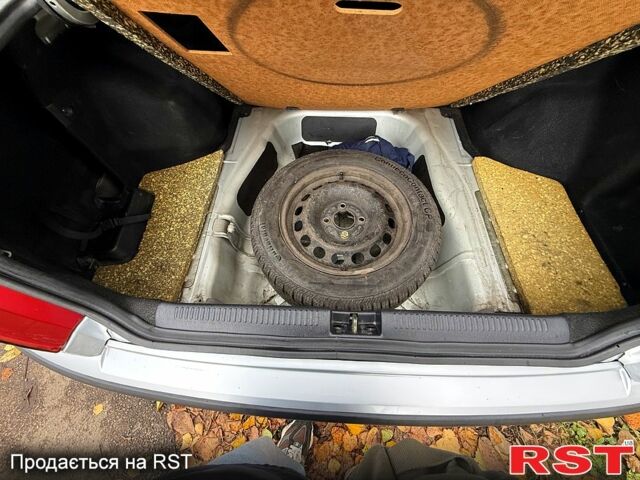 Міцубісі Харизма 2003 у Яготине на Automoto.ua Сірий Міцубісі Харизма, об'ємом двигуна 1.6 л та пробігом 184 тис. км за 3900 $, фото 10 на Automoto.ua