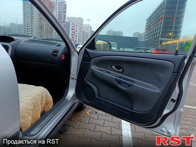 Серый Мицубиси Харизма, объемом двигателя 1.6 л и пробегом 212 тыс. км за 3700 $, фото 11 на Automoto.ua