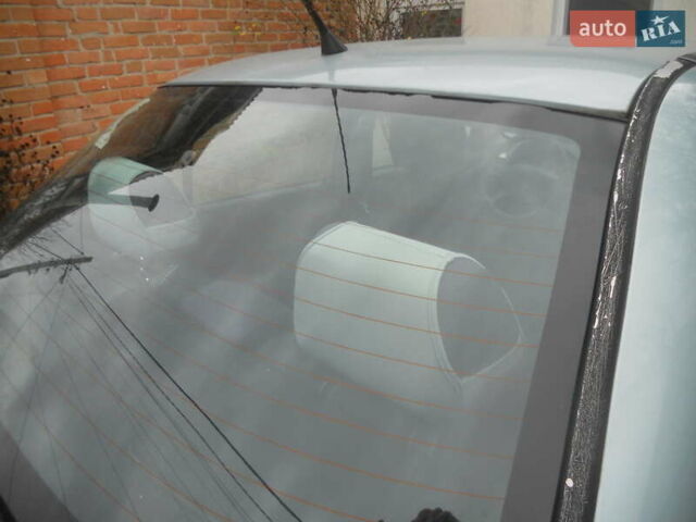 Сірий Міцубісі Харизма, об'ємом двигуна 1.6 л та пробігом 275 тис. км за 2450 $, фото 9 на Automoto.ua