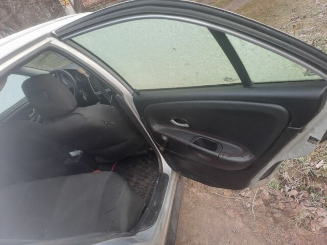 Серый Мицубиси Харизма, объемом двигателя 0 л и пробегом 333 тыс. км за 2700 $, фото 7 на Automoto.ua