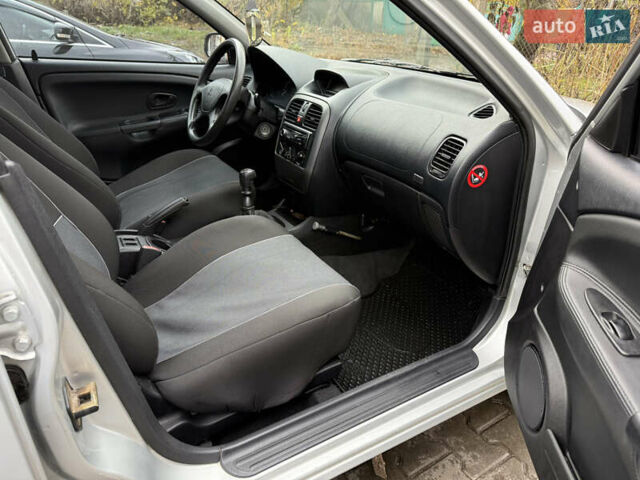 Серый Мицубиси Харизма, объемом двигателя 1.6 л и пробегом 184 тыс. км за 3900 $, фото 14 на Automoto.ua
