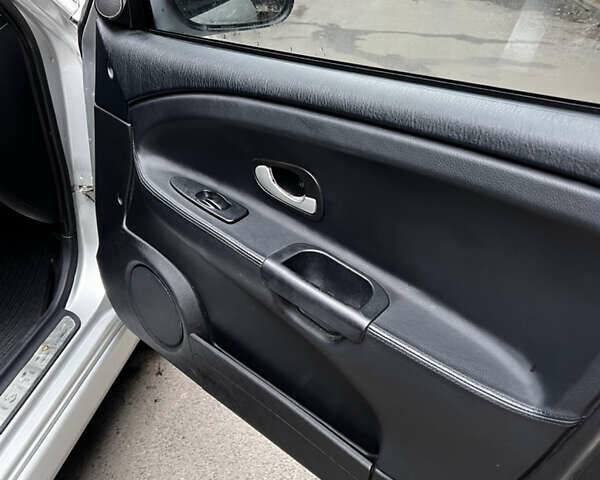 Серый Мицубиси Харизма, объемом двигателя 1.6 л и пробегом 267 тыс. км за 3700 $, фото 7 на Automoto.ua