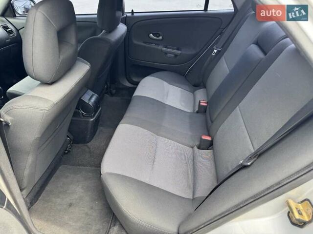 Сірий Міцубісі Харизма, об'ємом двигуна 1.6 л та пробігом 157 тис. км за 5200 $, фото 13 на Automoto.ua