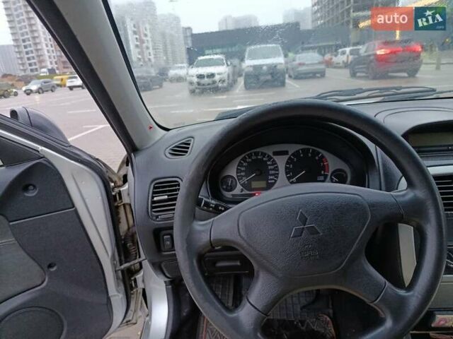 Сірий Міцубісі Харизма, об'ємом двигуна 1.6 л та пробігом 212 тис. км за 3700 $, фото 7 на Automoto.ua