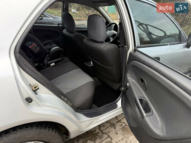 Міцубісі Харизма 2003 у Яготине на Automoto.ua Сірий Міцубісі Харизма, об'ємом двигуна 1.6 л та пробігом 184 тис. км за 3900 $, фото 16 на Automoto.ua