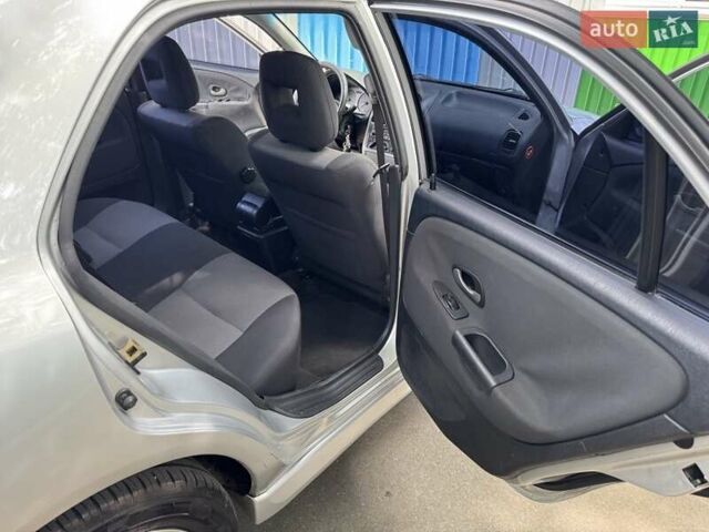 Сірий Міцубісі Харизма, об'ємом двигуна 1.6 л та пробігом 157 тис. км за 5200 $, фото 12 на Automoto.ua
