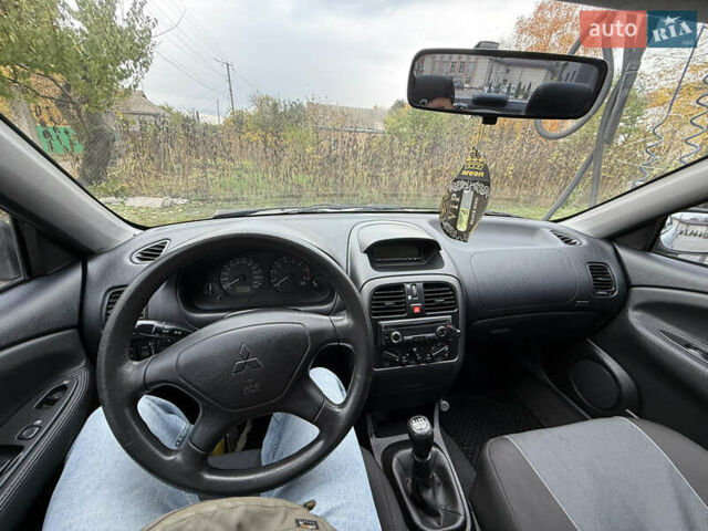 Серый Мицубиси Харизма, объемом двигателя 1.6 л и пробегом 184 тыс. км за 3900 $, фото 11 на Automoto.ua