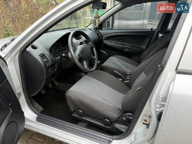 Міцубісі Харизма 2003 у Яготине на Automoto.ua Сірий Міцубісі Харизма, об'ємом двигуна 1.6 л та пробігом 184 тис. км за 3900 $, фото 12 на Automoto.ua