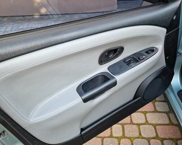 Серый Мицубиси Харизма, объемом двигателя 1.6 л и пробегом 286 тыс. км за 4800 $, фото 4 на Automoto.ua