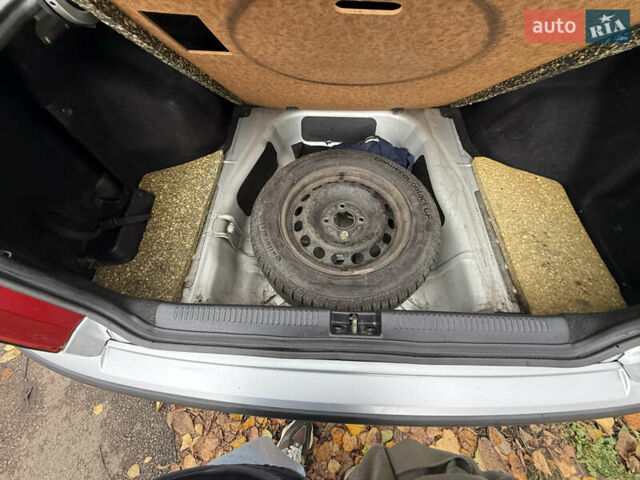 Серый Мицубиси Харизма, объемом двигателя 1.6 л и пробегом 184 тыс. км за 3900 $, фото 10 на Automoto.ua