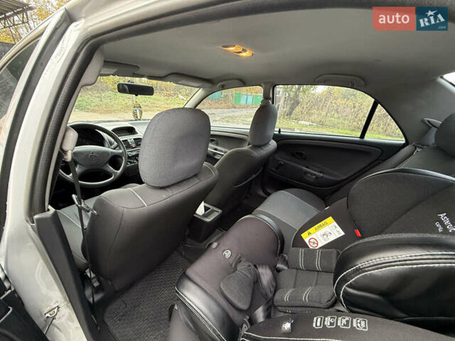 Серый Мицубиси Харизма, объемом двигателя 1.6 л и пробегом 184 тыс. км за 3900 $, фото 15 на Automoto.ua