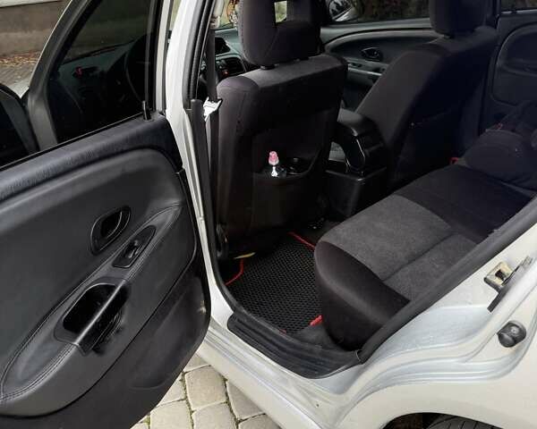 Сірий Міцубісі Харизма, об'ємом двигуна 1.83 л та пробігом 319 тис. км за 4500 $, фото 4 на Automoto.ua