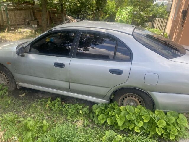 Серый Мицубиси Харизма, объемом двигателя 1.8 л и пробегом 202 тыс. км за 1100 $, фото 2 на Automoto.ua