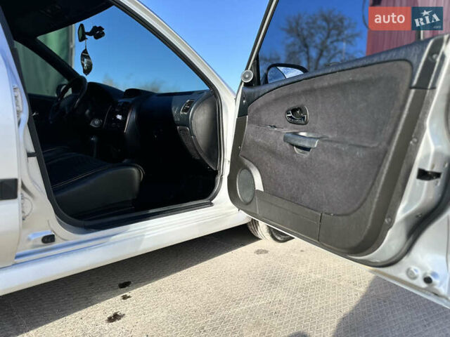 Сірий Міцубісі Харизма, об'ємом двигуна 1.83 л та пробігом 258 тис. км за 4200 $, фото 10 на Automoto.ua