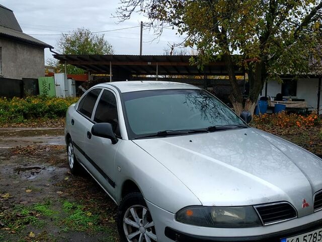 Сірий Міцубісі Харизма, об'ємом двигуна 1.6 л та пробігом 330 тис. км за 2000 $, фото 2 на Automoto.ua