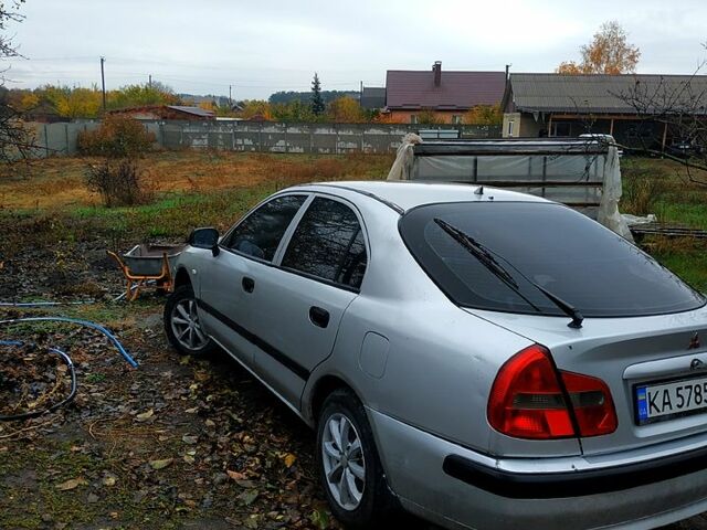 Сірий Міцубісі Харизма, об'ємом двигуна 1.6 л та пробігом 330 тис. км за 2000 $, фото 4 на Automoto.ua