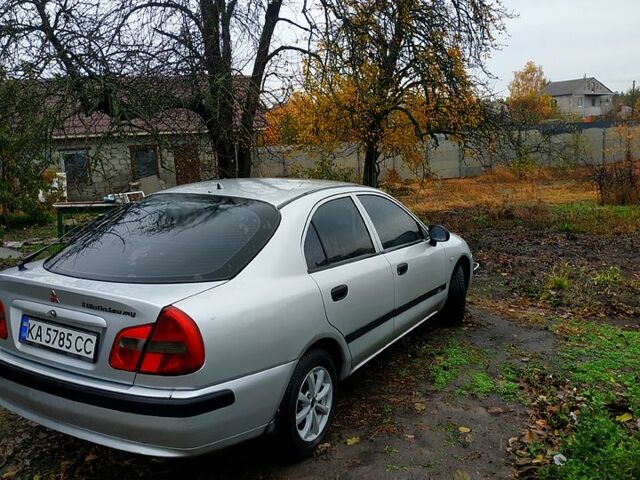 Сірий Міцубісі Харизма, об'ємом двигуна 1.6 л та пробігом 330 тис. км за 2000 $, фото 6 на Automoto.ua